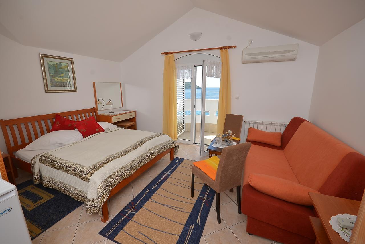 Hotel Vila Margot ヘルツェグ・ノヴィ エクステリア 写真